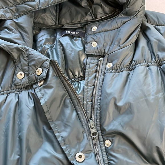 Torrid Lightweight Nylon Hooded Puffer Jacket Green Size 3 - Picture 8 of 17